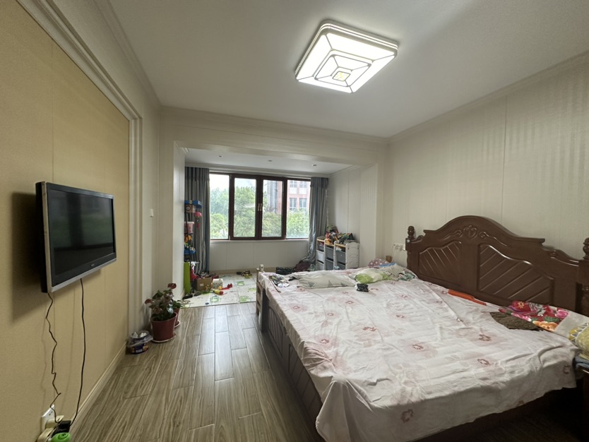 嘉泰朝阳阁,嘉泰朝阳隔二期,一楼带院子,全屋地暖,实用面积340平2