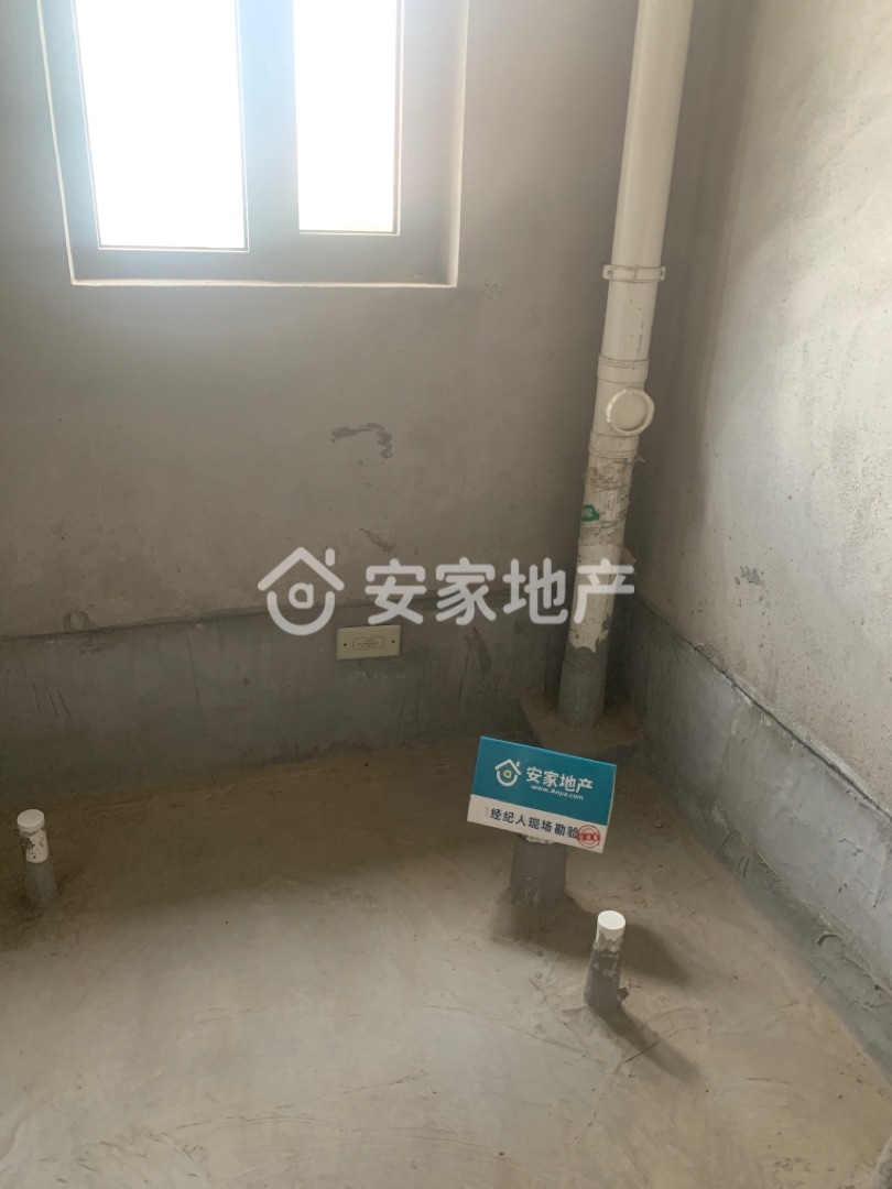 西建蓝湾半岛,五月精选。业主包大税,诚心出售,随时看房,小区便宜的一套房5