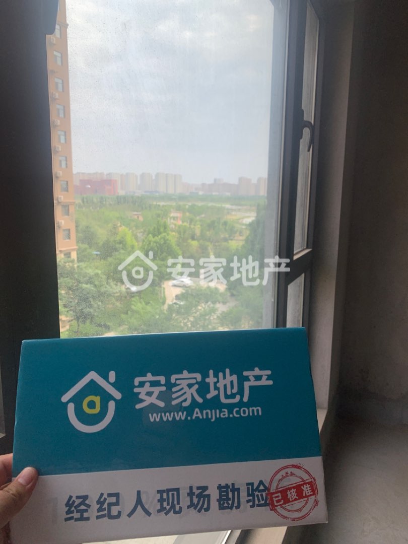 西建蓝湾半岛,五月精选。业主包大税,诚心出售,随时看房,小区便宜的一套房2