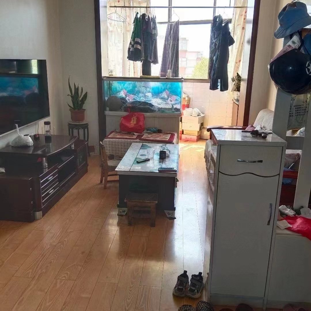 21区,21区4楼 两室一厅 带家具家电 离七小近1
