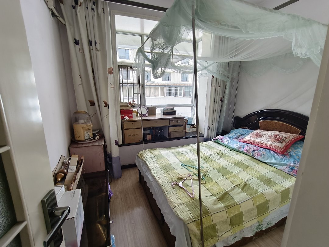 两江嘉苑,南河体育场旁两江嘉苑,3跃4,诚心出售9