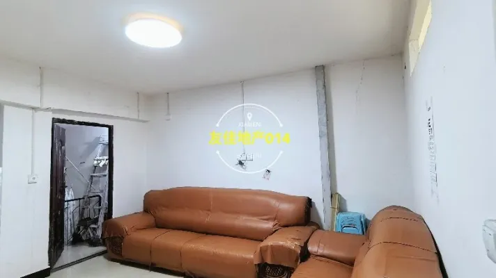 15611出租世纪新城旁步梯精装两室,通水电