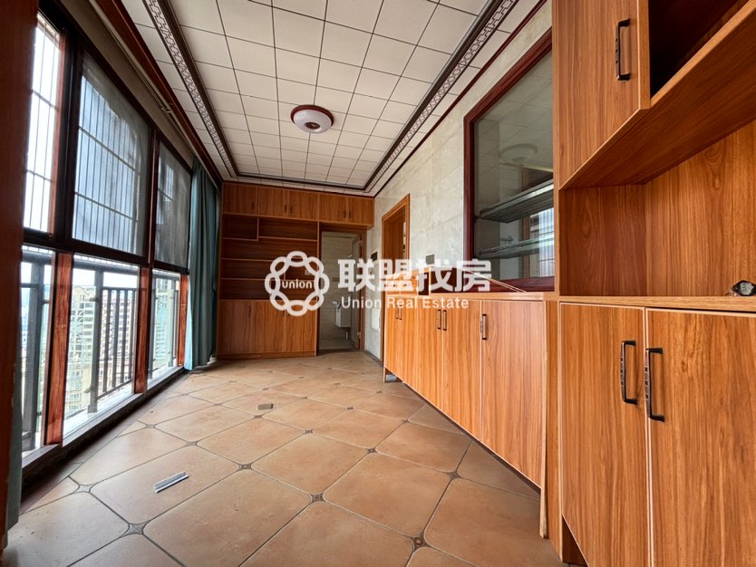 广汇东湖城,广汇东湖高楼层,无遮挡风景;精致户型,55万7