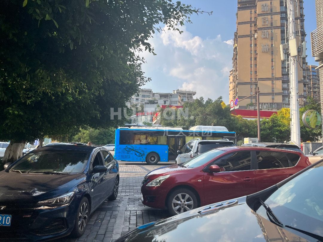星桥街,商铺位置人流量大,带租出售3