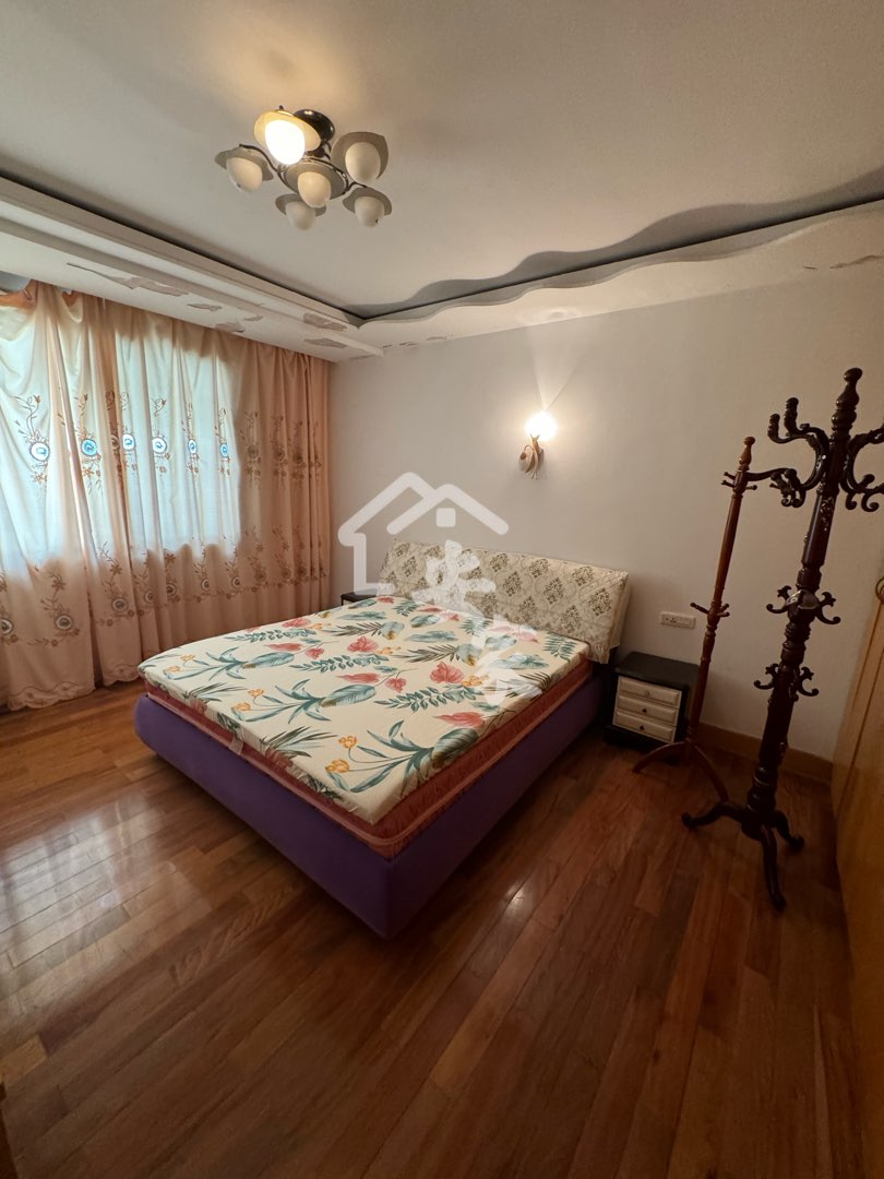 老板街,城中心低楼层步梯房,全屋家具家电齐全,还送一楼12个平储藏室8