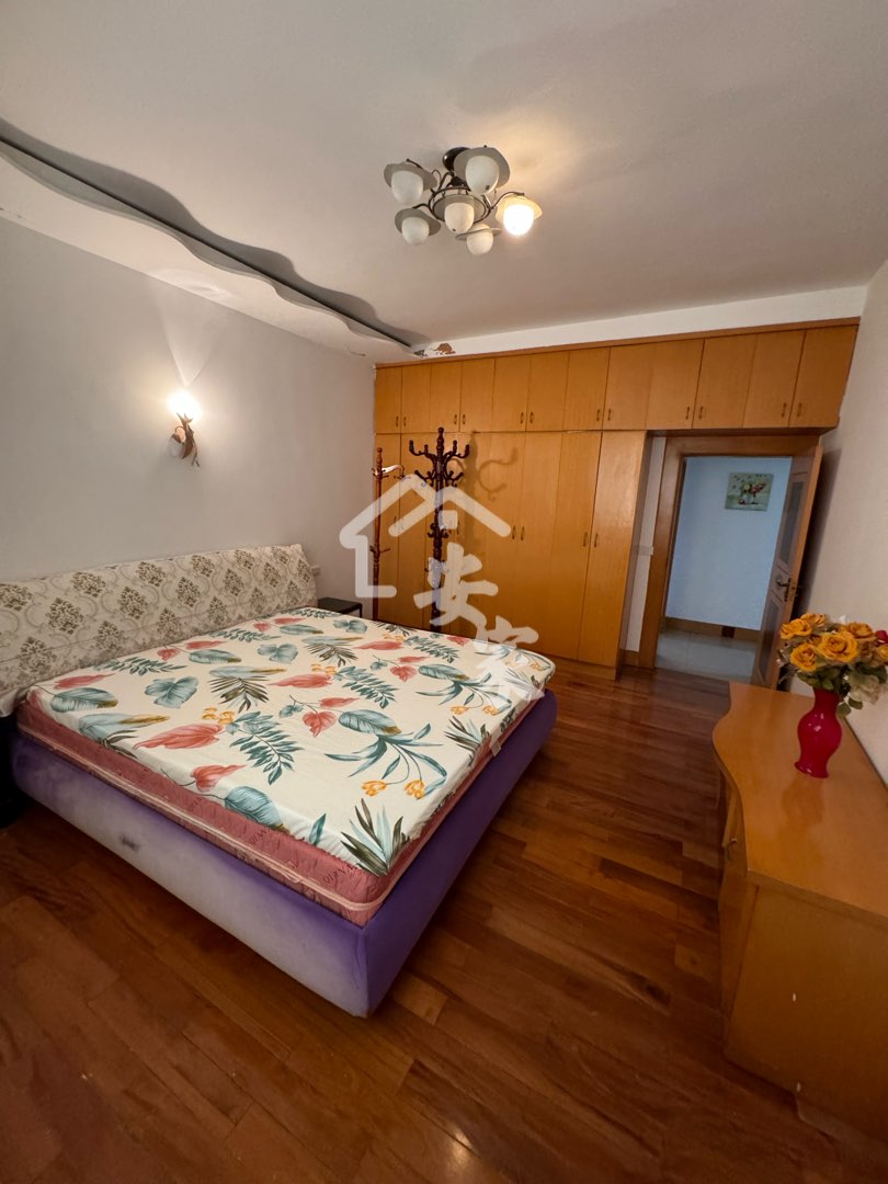 老板街,城中心低楼层步梯房,全屋家具家电齐全,还送一楼12个平储藏室4