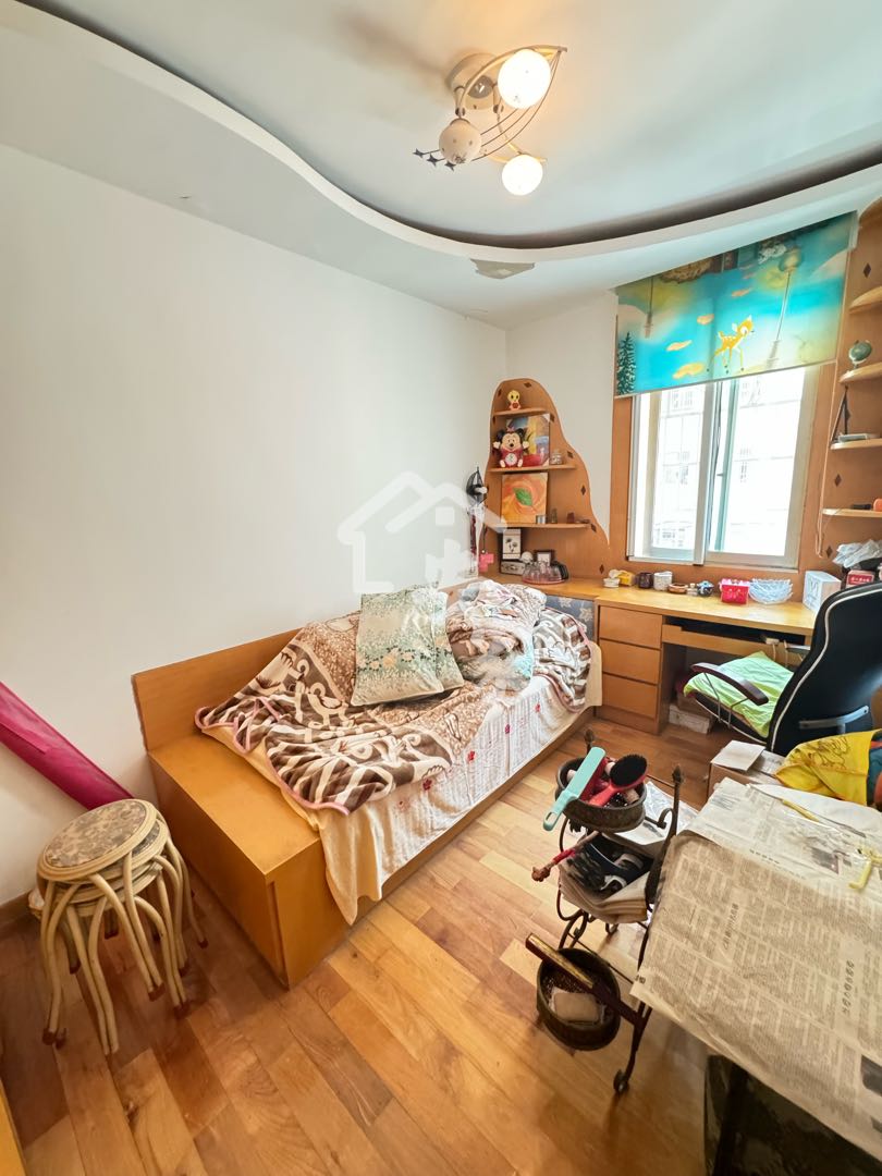 老板街,城中心低楼层步梯房,全屋家具家电齐全,还送一楼12个平储藏室2