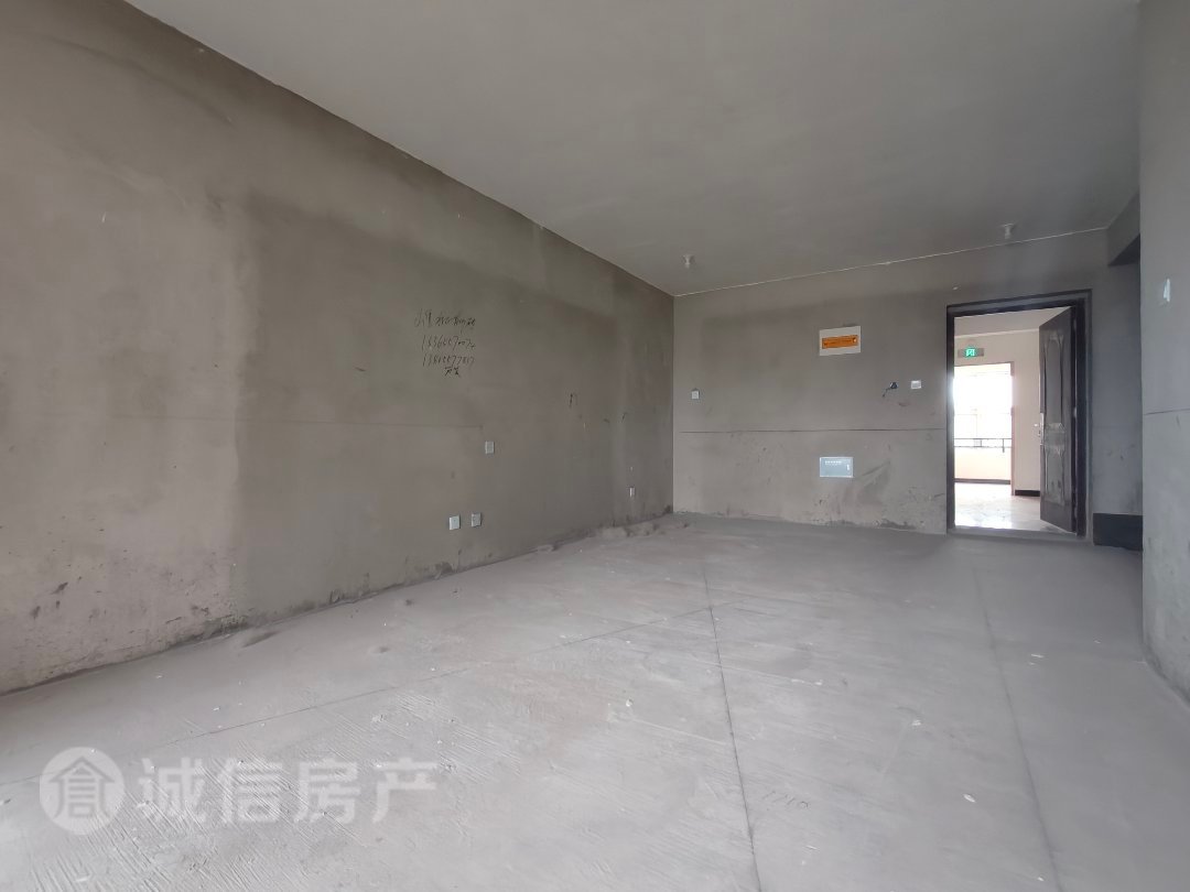 二机厂安置区,二机厂万里桥小区 4小老一中 电梯房配套齐全1