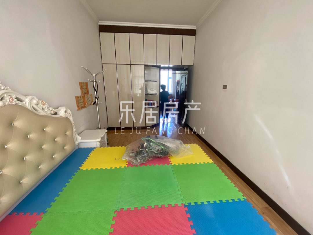 中阳人行家属院,私下推,不要公开图片 ,人行家属院,价格合理,带地下室。。8
