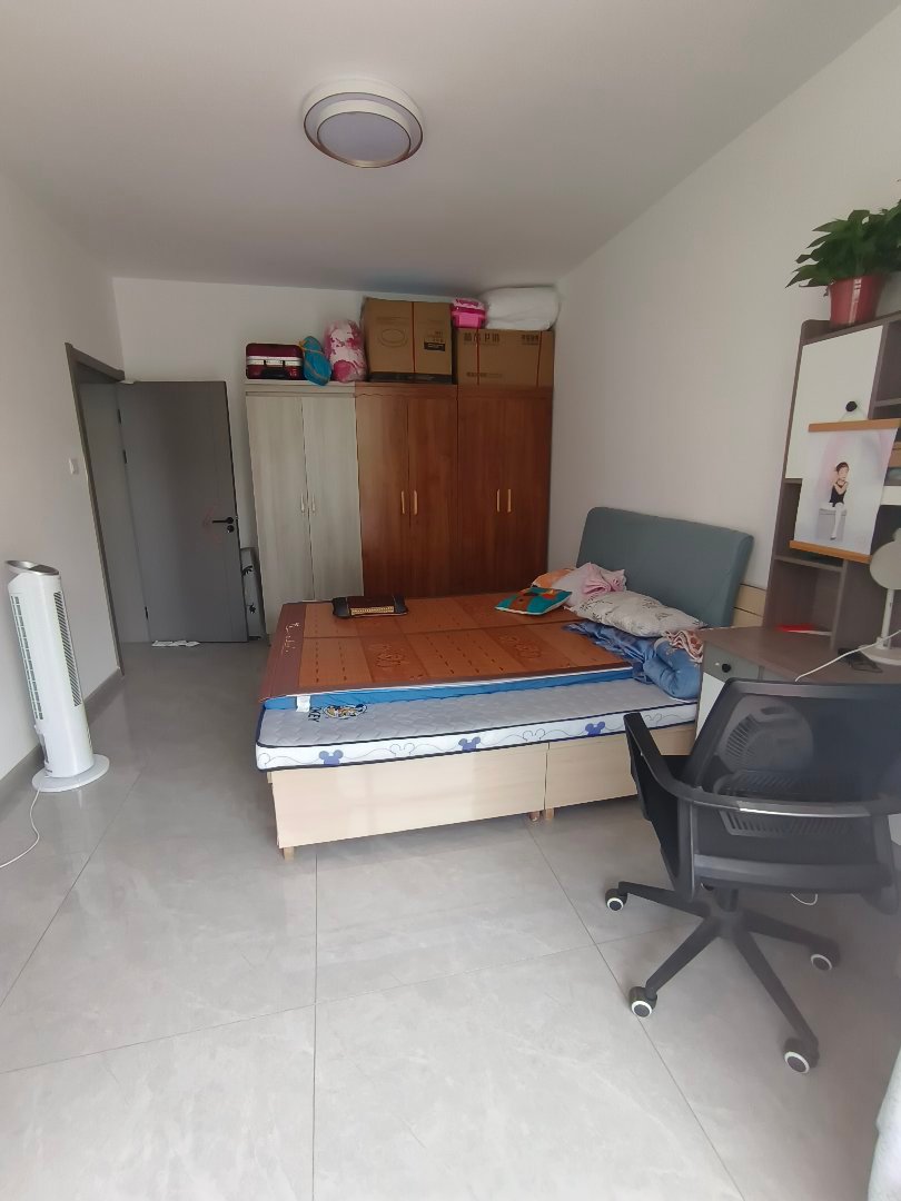 柳根花园A区,柳根花园三层三室两厅拎包入住大红本在手直接过户可以按揭6