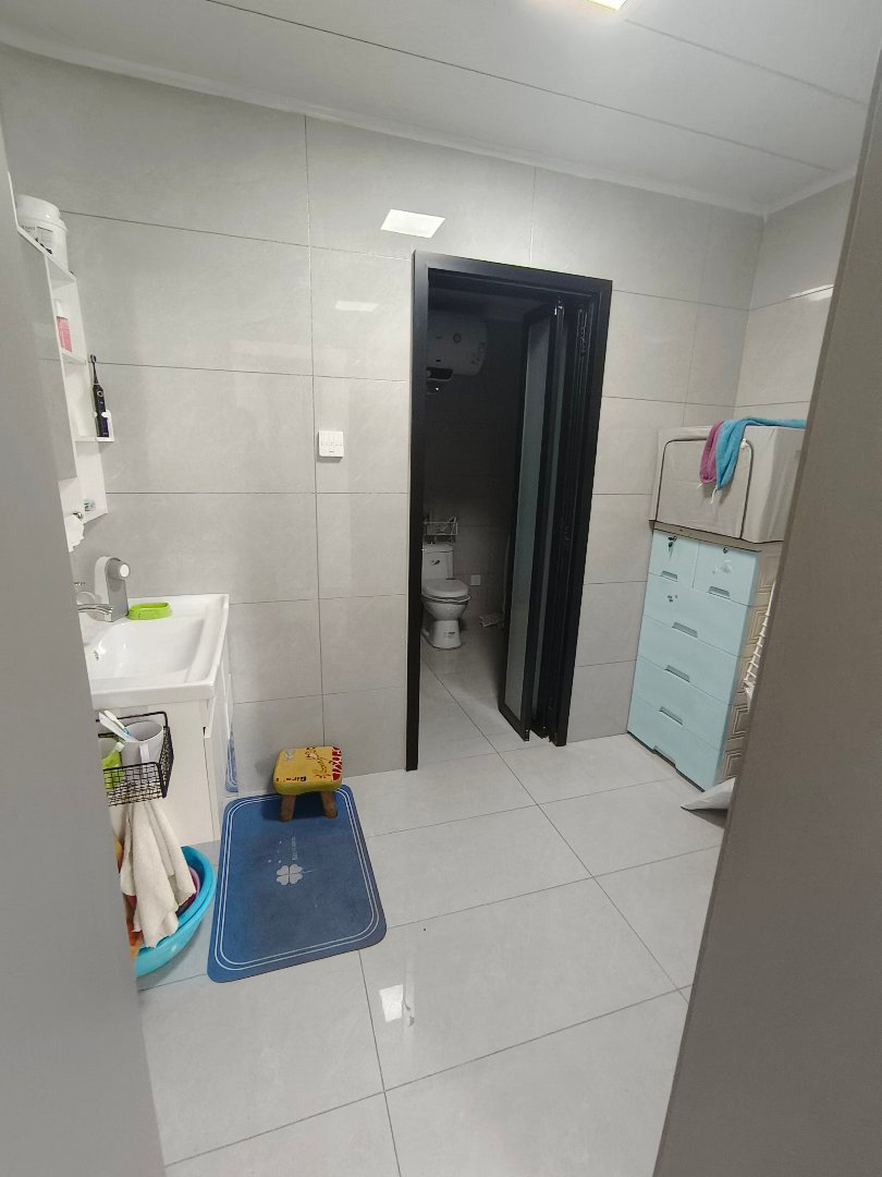 柳根花园A区,柳根花园三层三室两厅拎包入住大红本在手直接过户可以按揭11