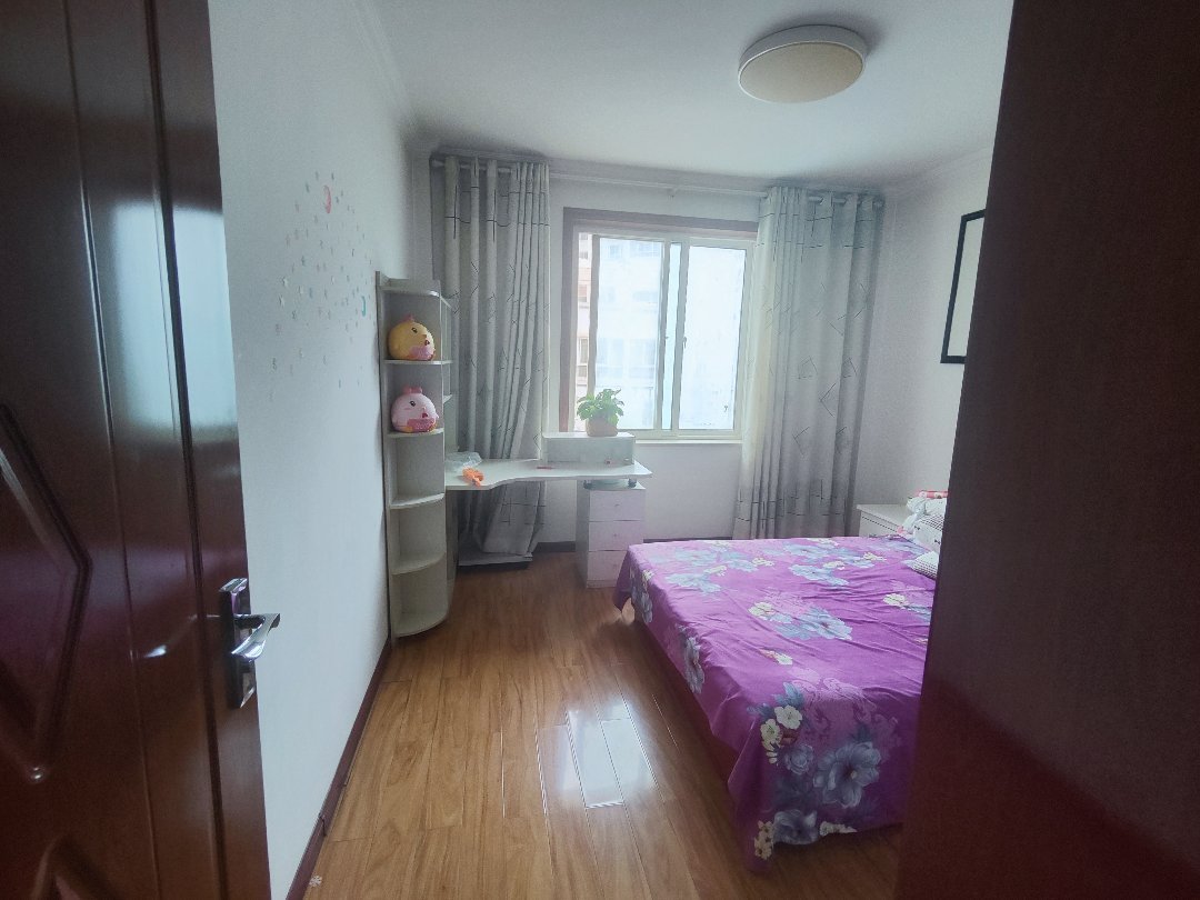 新城佳苑,新城佳苑两室两厅一卫精装修家具家电齐全拎包入住房东诚心出售8