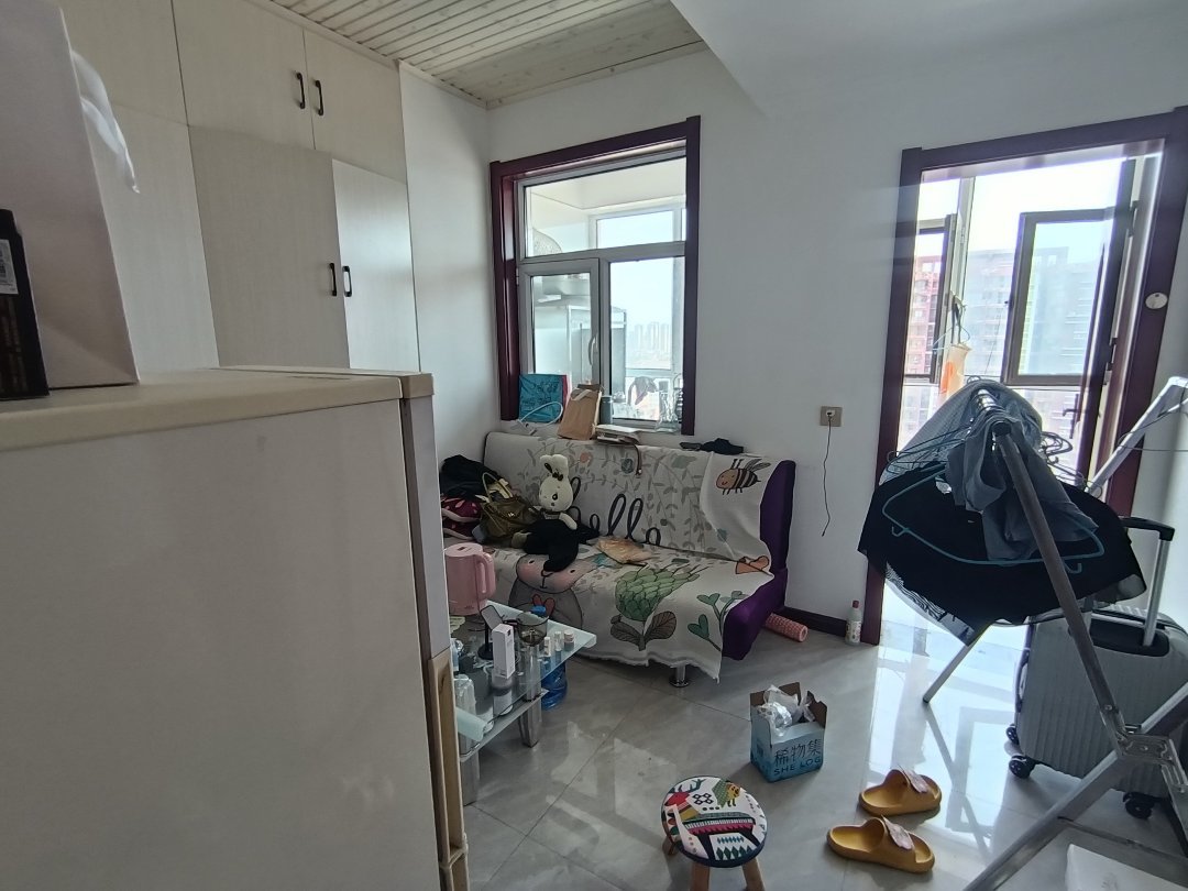 金豪翰城,豪华装修1室1厅1卫1阳台,拎包入住,业主包过户 采光好2