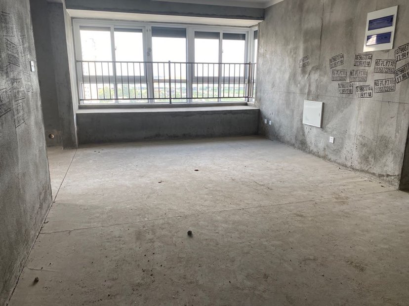 融创中梁首府壹号,首 府壹号 三室两卫边户 纯毛坯 房东诚心出售!1