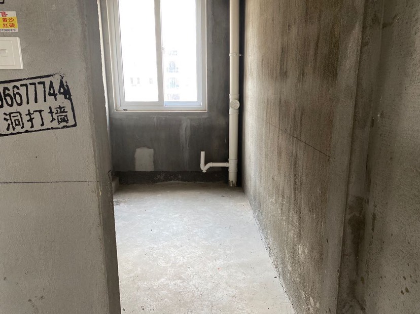 融创中梁首府壹号,首 府壹号 三室两卫边户 纯毛坯 房东诚心出售!4