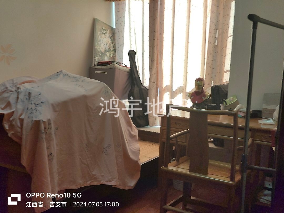 山水国际,山水国际大户型南北通透。房子看中了价格好说,黄金楼层带车位4