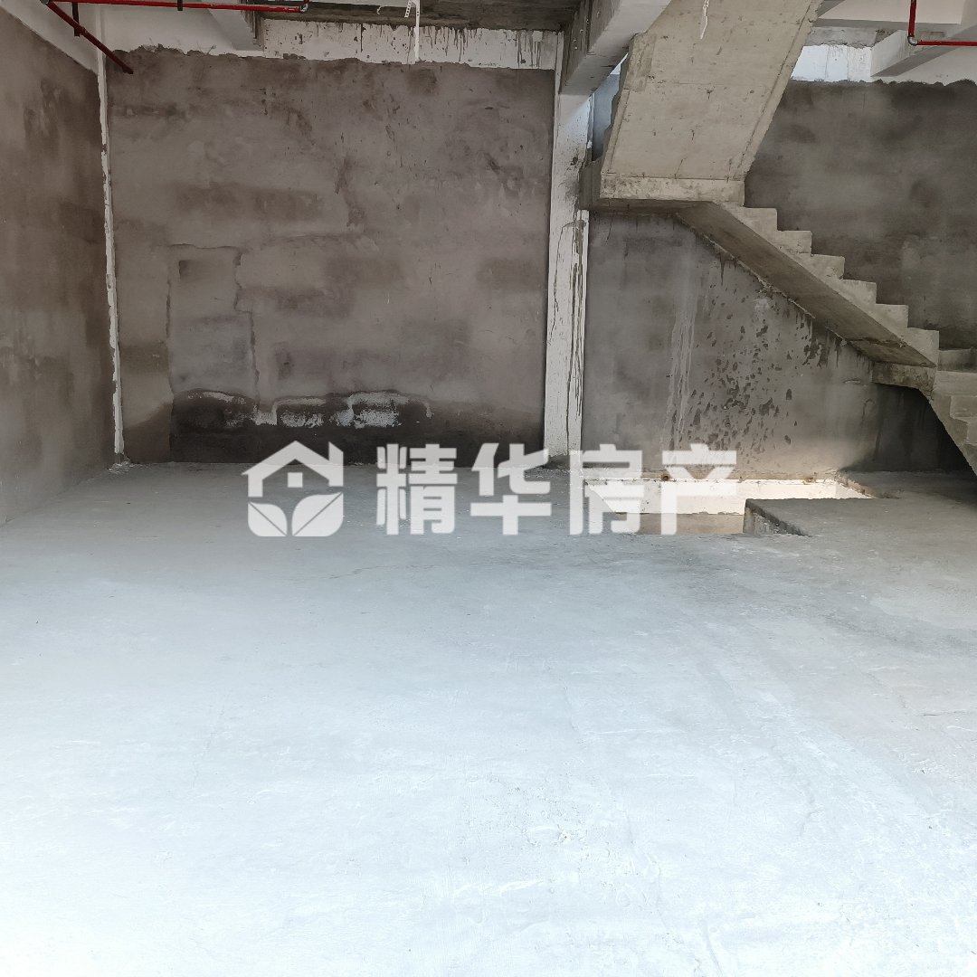 广丰国际商贸城,商贸城两直三层半,位置好,前后停车出入方便,送半层利用空间大2