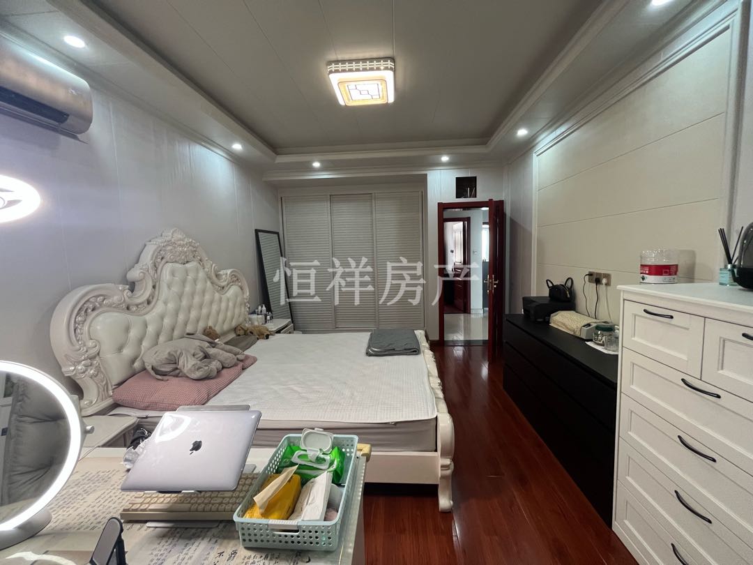 憬园新村,边户大别墅上下三层精装大7房3卫出售看房方便8