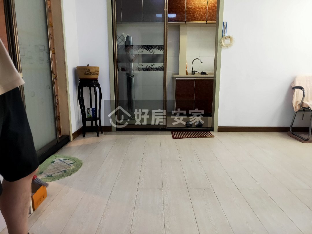 御景苑,御景苑回迁59平电梯中层精装修17.5万可贷款1