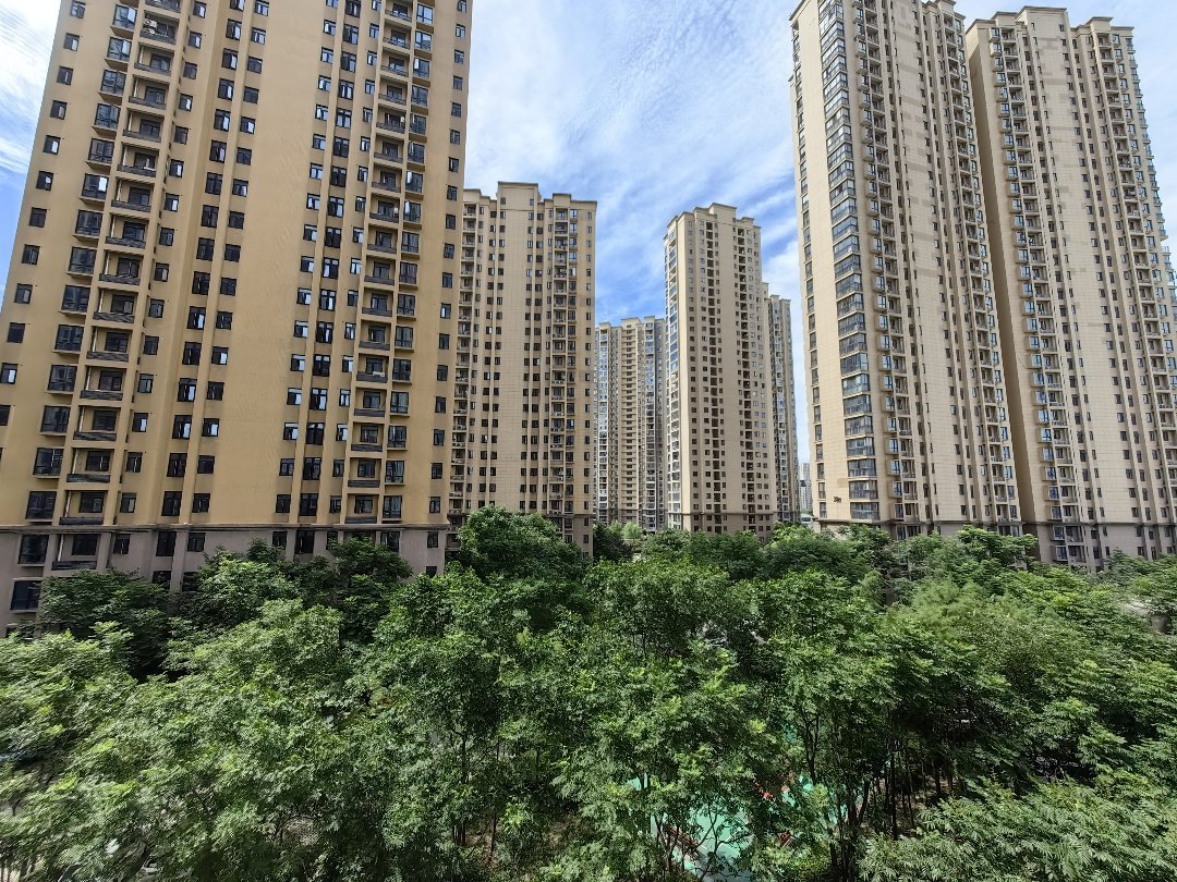现代森林国际城,仙桃新二中对面森林国际2房诚心卖,看房很方便直接约10