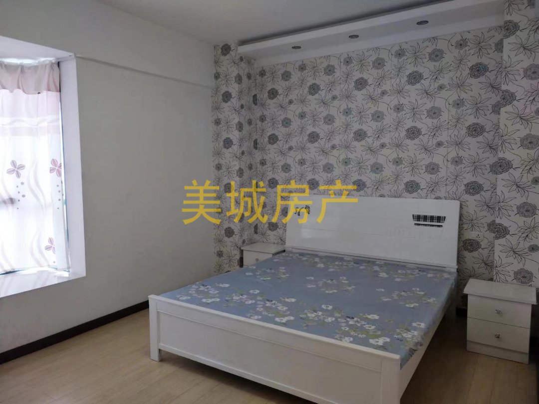 名都花园,名都花园电梯房3室2厅1卫43万,另有车库7万2