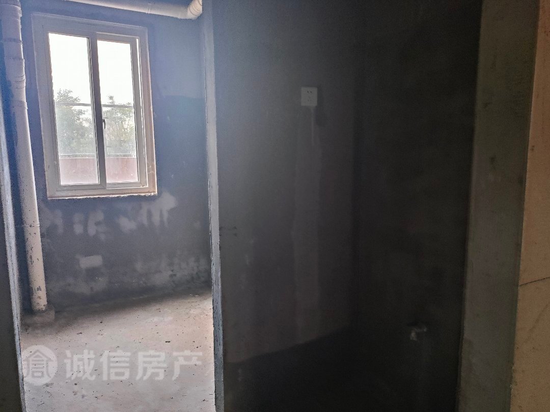 二里庄安置小区,九中隔壁,好房出售,自带大平台400平5