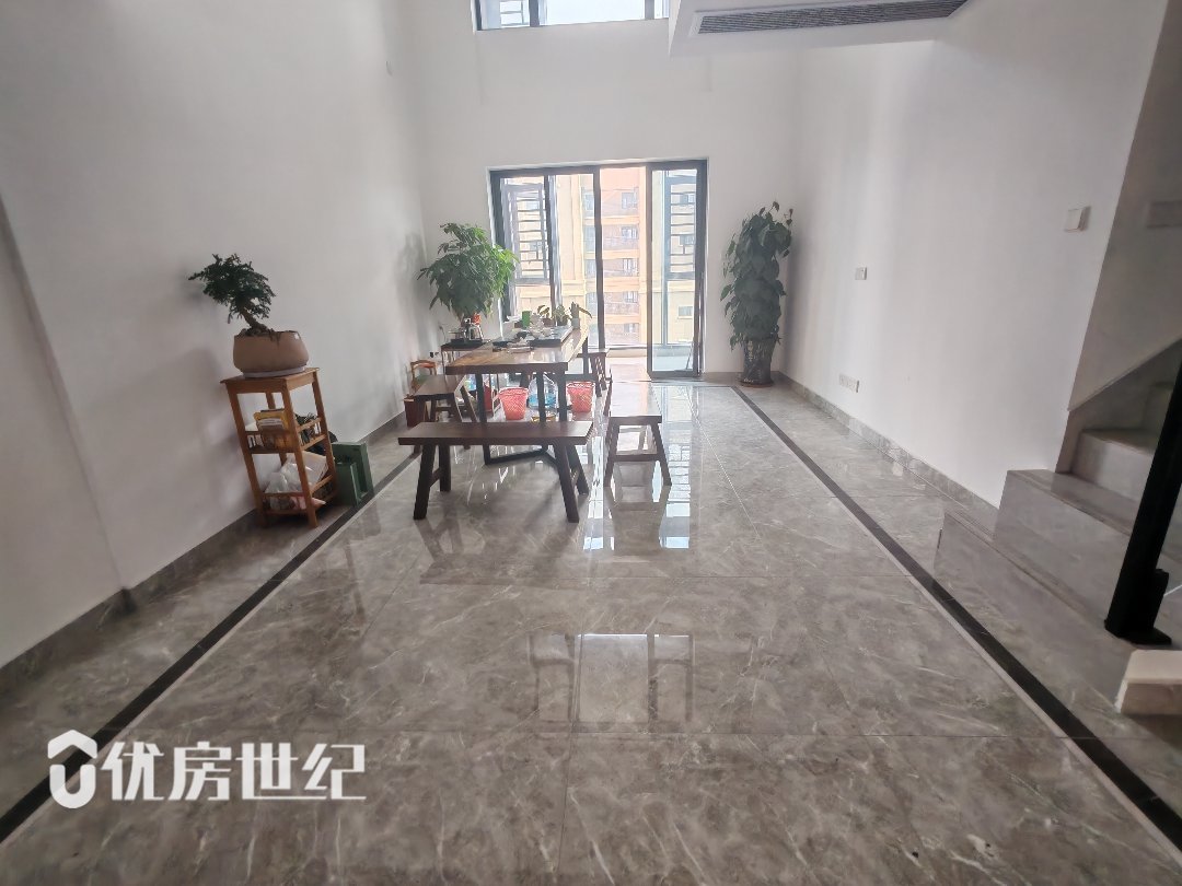 现代传媒港,现代传媒港。116平复式楼,可做4房2卫1