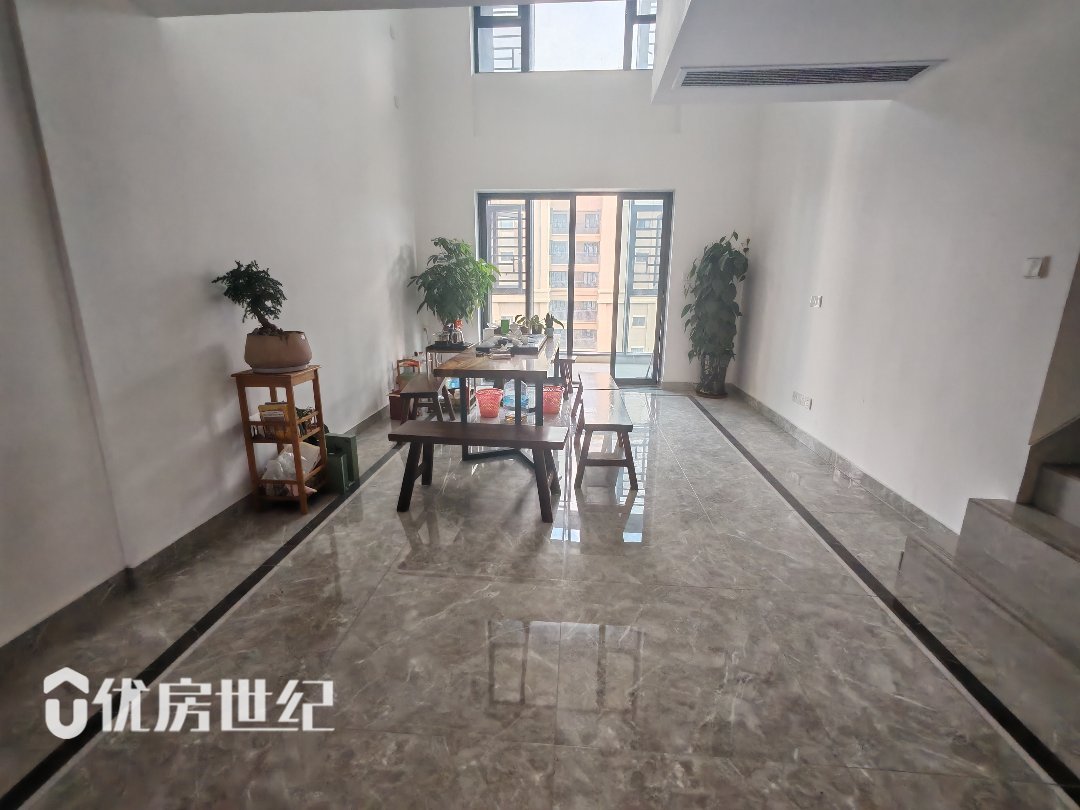 现代传媒港,现代传媒港。116平复式楼,可做4房2卫2