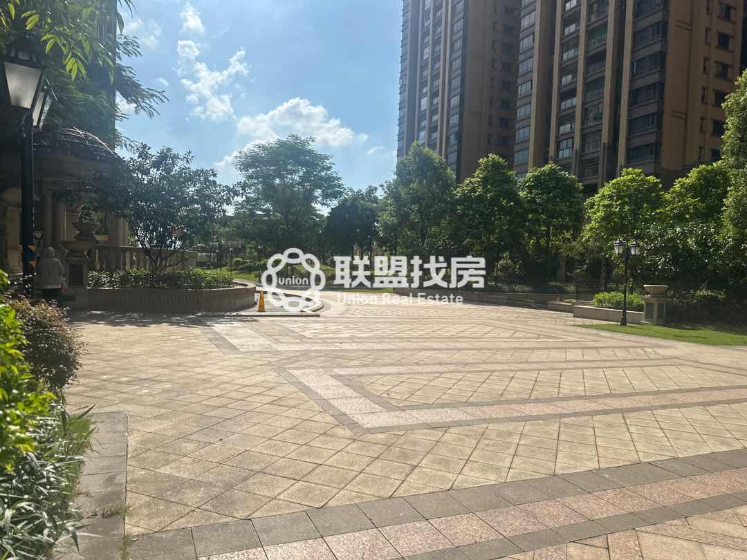 凯旋国际,凯旋国 际楼 王精装4房 126平 86万15