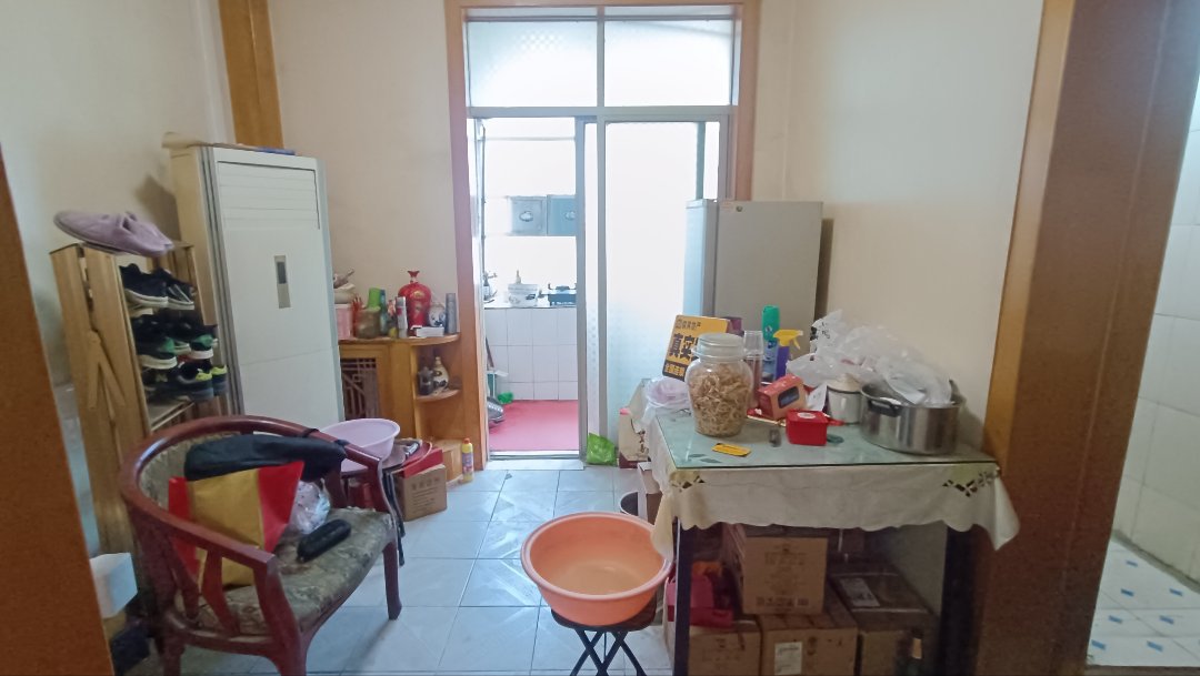 虹美新村,临街,虹美新村两室,有暖气,五楼4