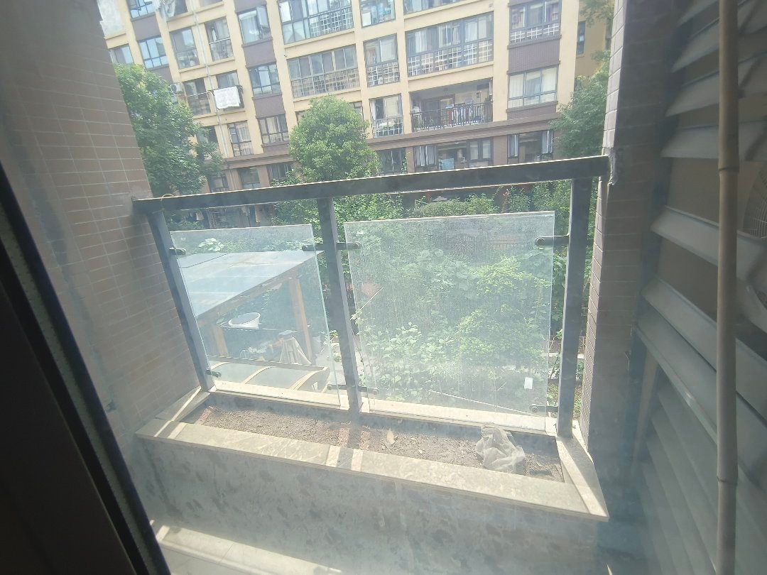英伦庄园,此房地段好,小洋房精装修带个平台13