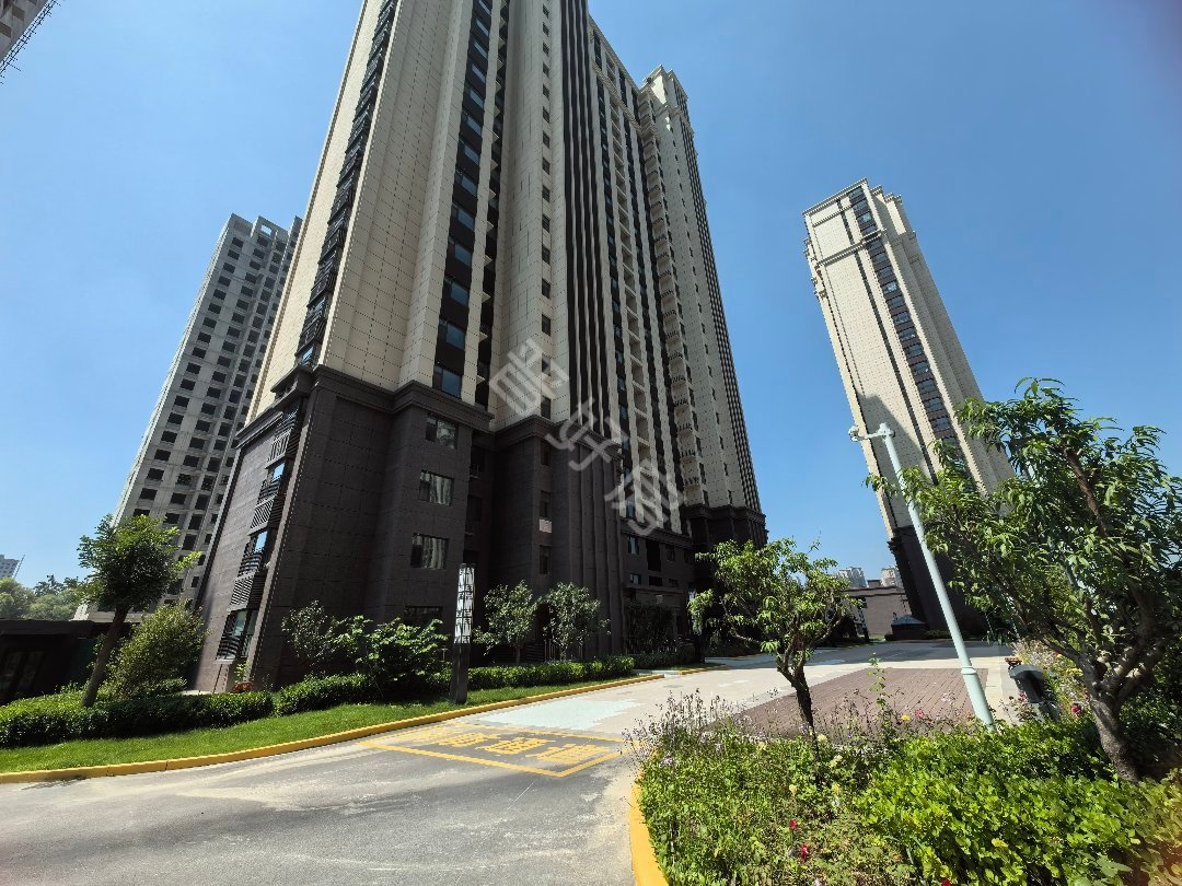 星湖世家南区,西北片区,新小区,三室,精装修。西城小学,八中10
