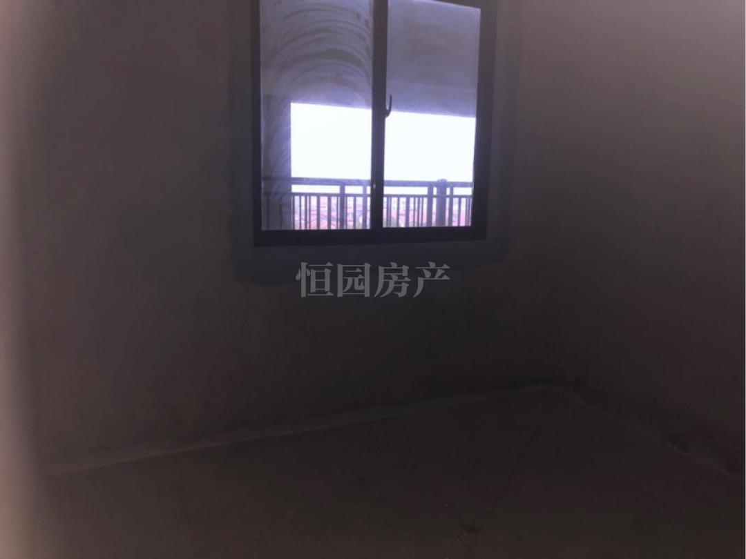 钟鑫状元府,急售!汴河华府103平毛坯三室86万送车位2