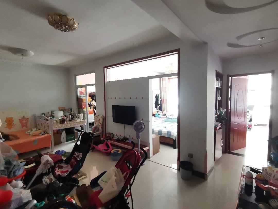 潞安颐龙湾,潞安颐龙湾好房出售!此房两证全!房主急售,价格可议!4