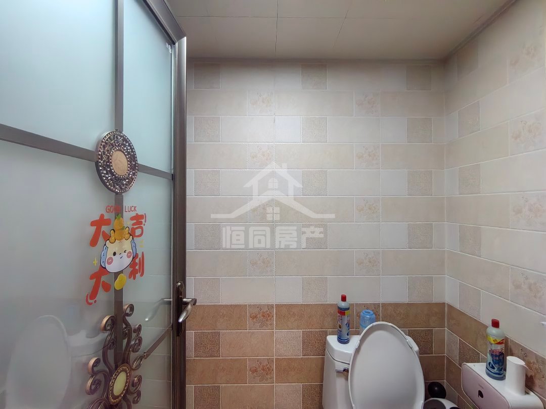 览山国际一期,览山国际一期,精装修三室两厅,南北通透,可按揭14