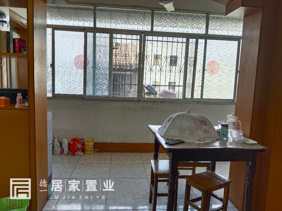 动物检疫站住宿区,急售中心医院附近,步梯三楼好楼层8