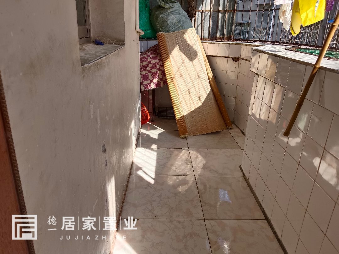 动物检疫站住宿区,急售中心医院附近,步梯三楼好楼层4