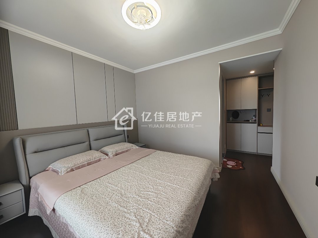民安龙山府,民安龙山府精装4室2厅2卫2阳台,交通便利,设施齐全!6