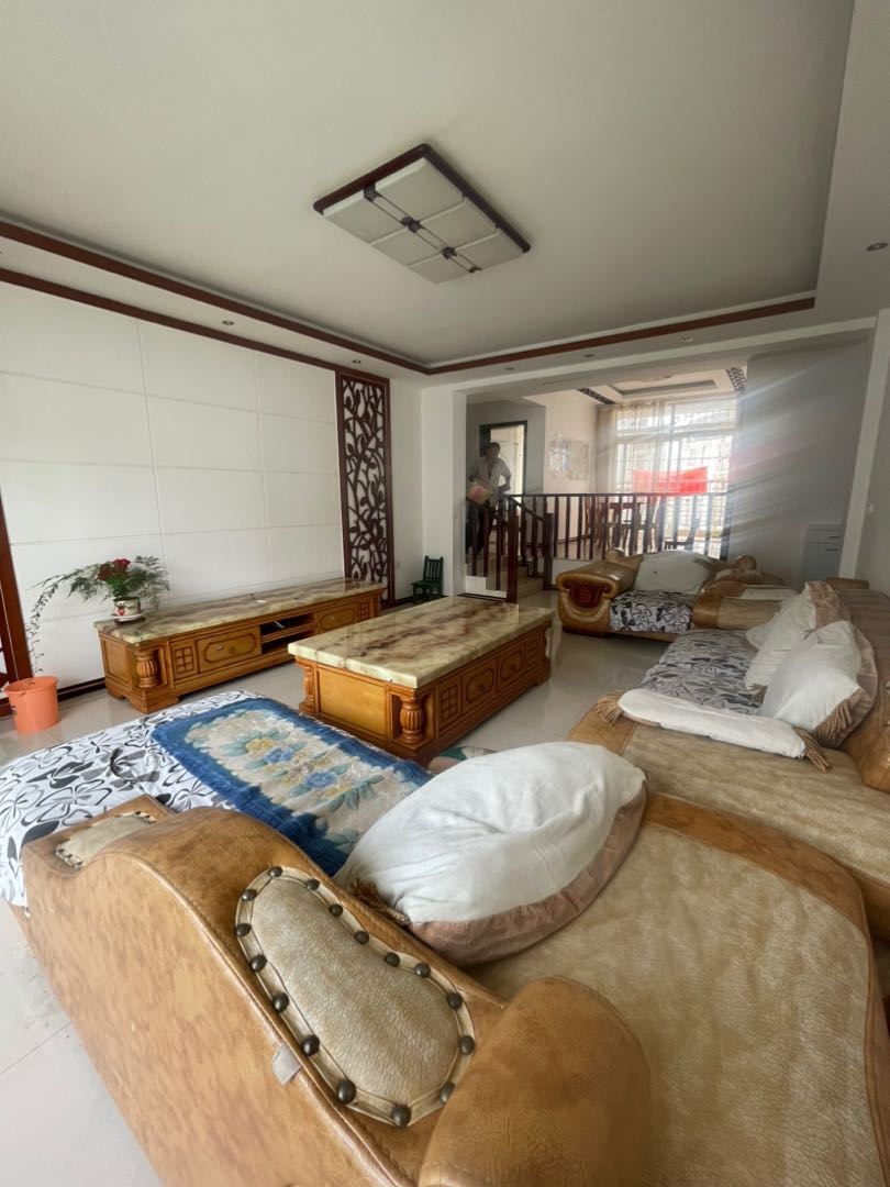 雍和居,新装精装3房带家具家电,带车位11