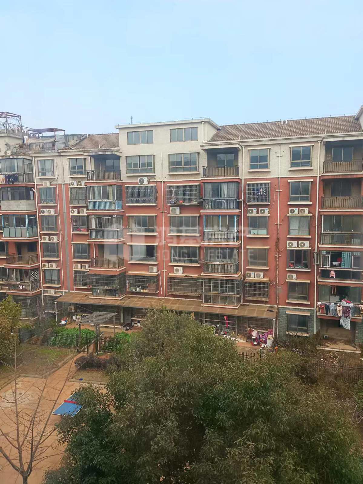黄家湖小区,1:南北通透,采光非常好,可改三房。2:距离红谷滩一路之隔。14
