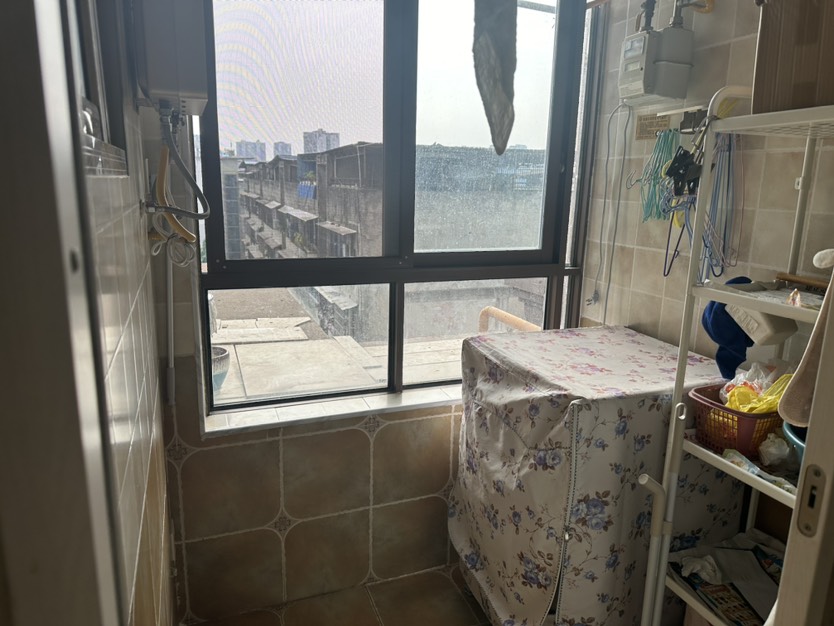 维卡佩纳城堡,射中旁边电梯三房关门卖。。。10