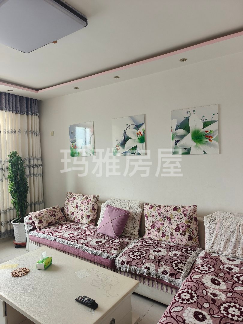 盛辉嘉苑,2室2厅,地暖房,带家具家电!洗衣机不带,带7.8平储藏室!6