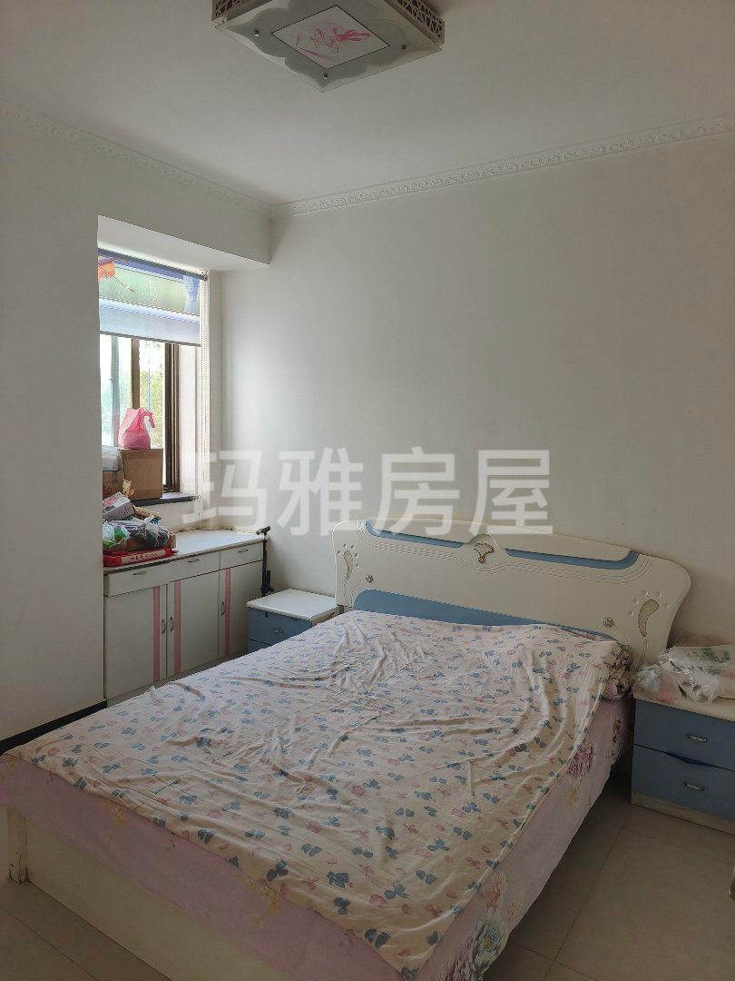 盛辉嘉苑,2室2厅,地暖房,带家具家电!洗衣机不带,带7.8平储藏室!7