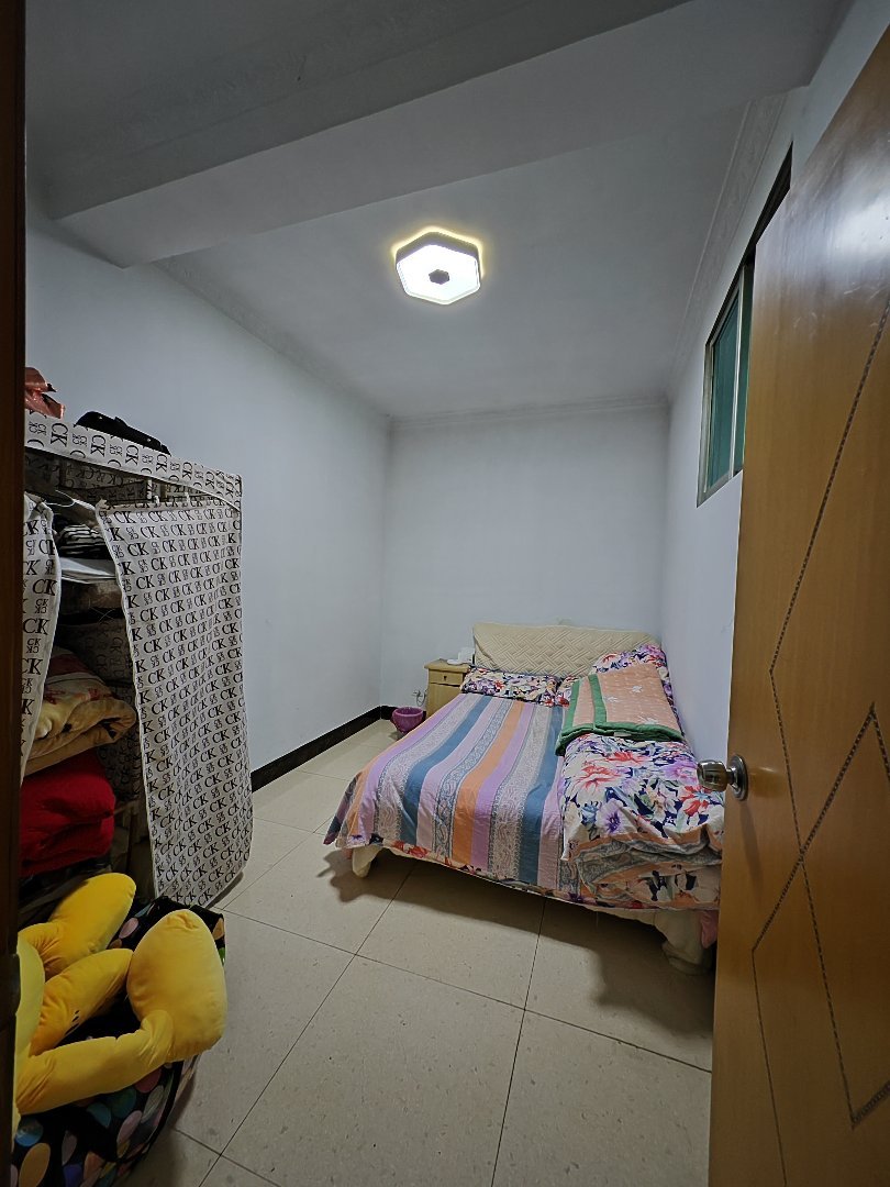 川心小区公路处,有3楼5楼7楼,房子是4个卧室的产权齐全,有抵押贷款11