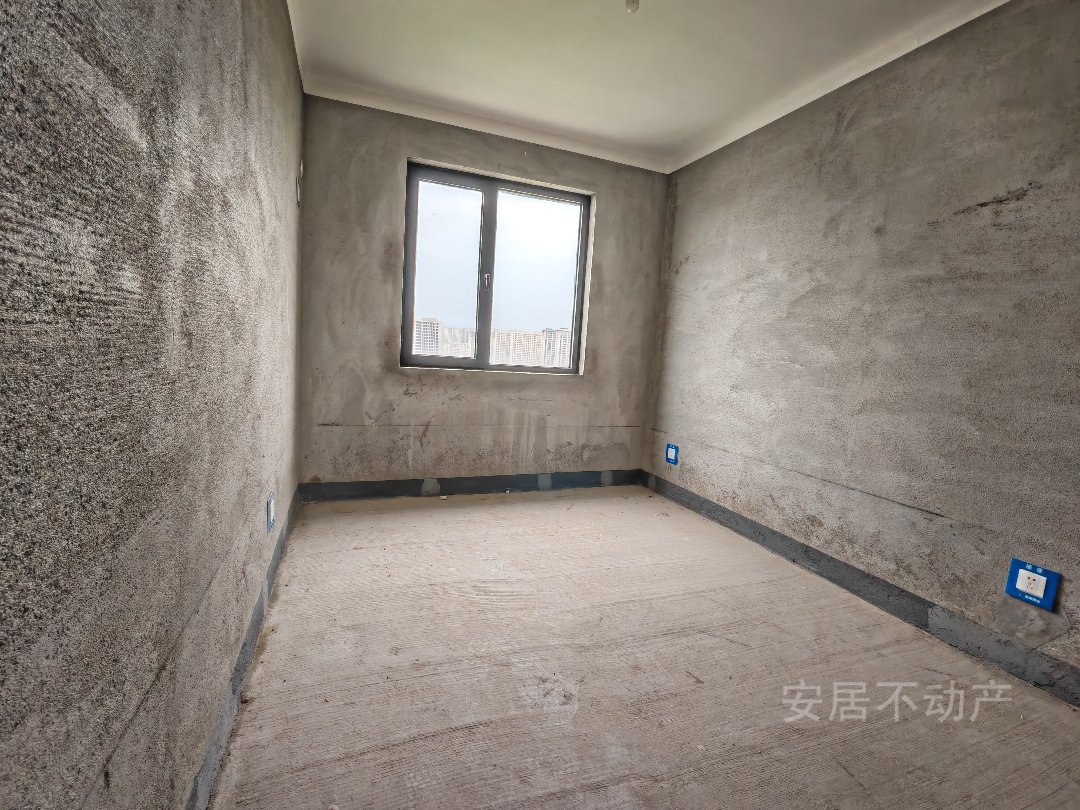建业公园里,新体中心建业公园里,毛坯大四房2