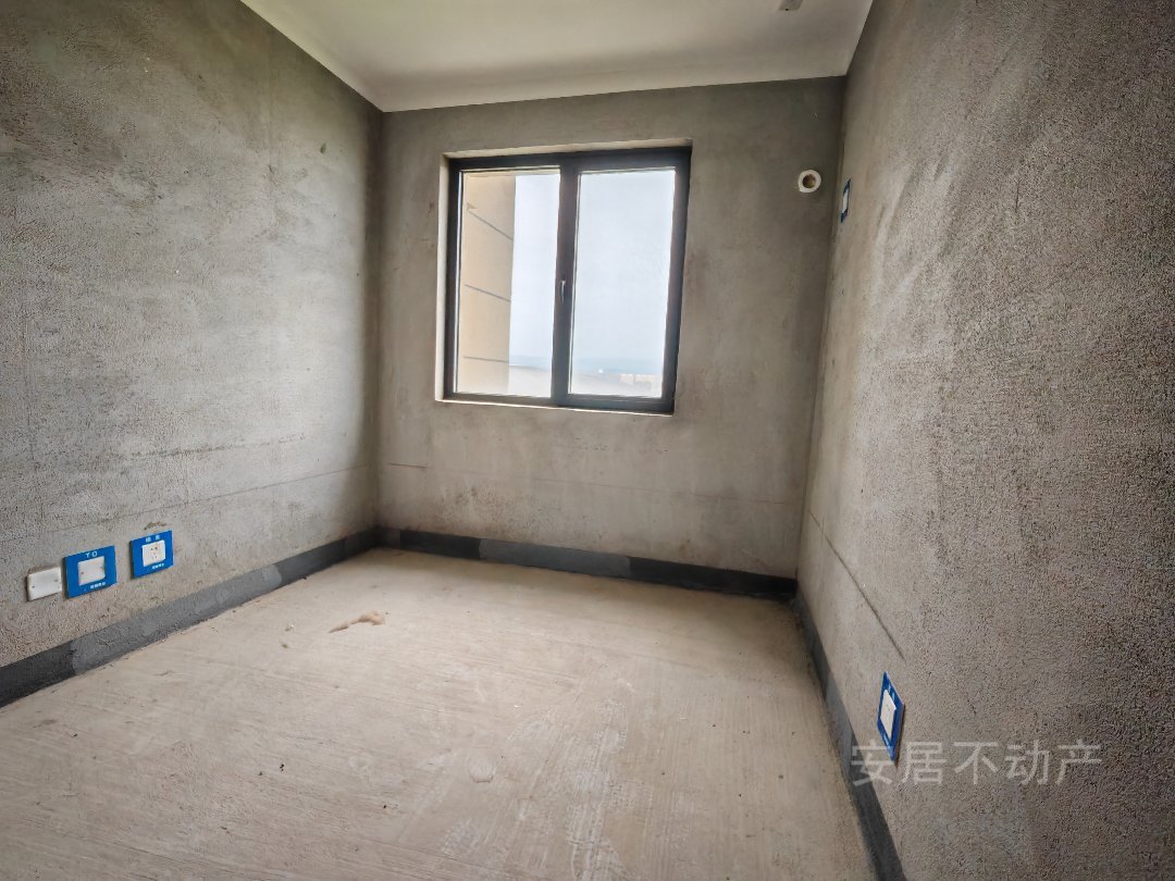 建业公园里,新体中心建业公园里,毛坯大四房12