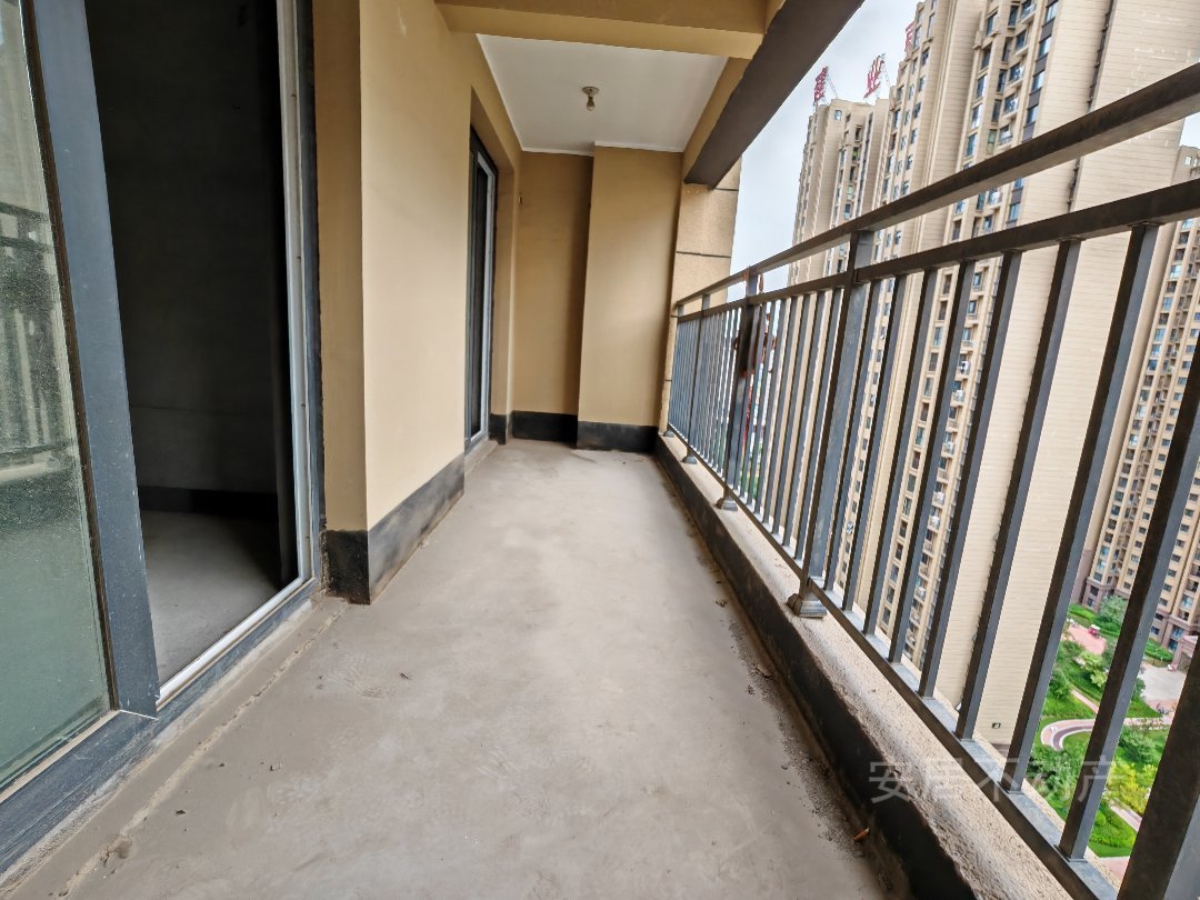 建业公园里,新体中心建业公园里,毛坯大四房6