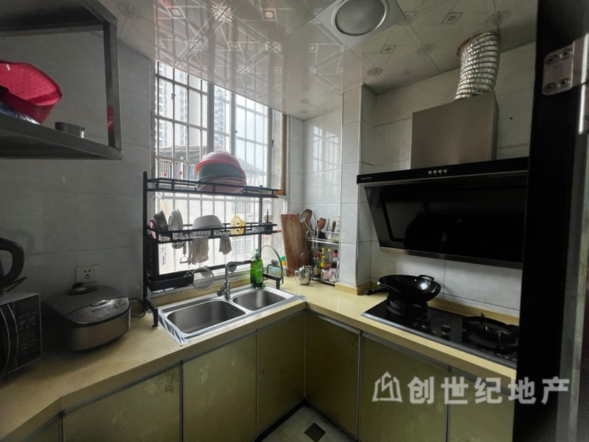 市中心,市中心 精装带家具家电 房东诚心出售8