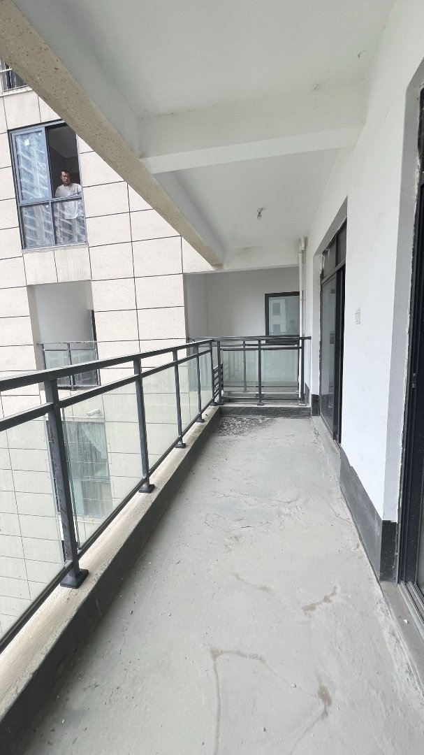 岳麓青城,带电梯口车位一个(d068)看房方便密码锁9