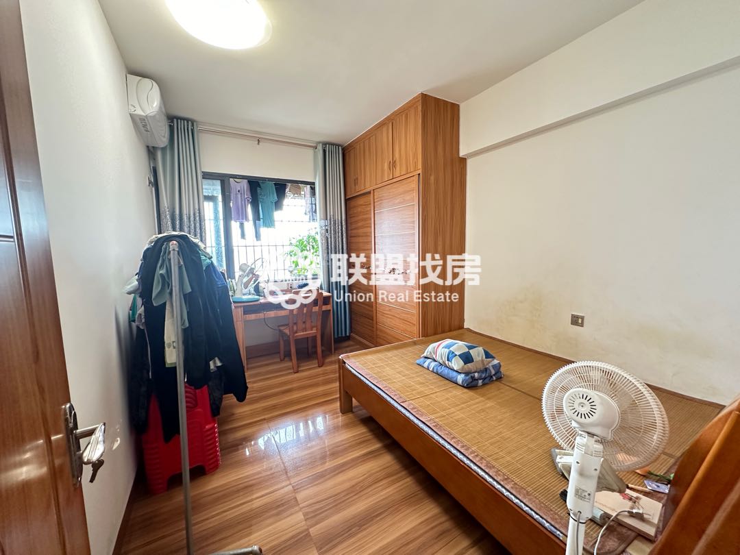 迎宾华府,迎宾华府,精装朝南3房,出售,房子业主保养好。小区环境好!10